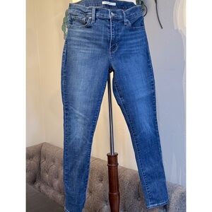 Levi’s 311 Shaping Skinny Jeans — Mid Rise — Medium Wash Blue — Sz 31